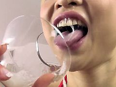 Alluring Mia Rider gets her mouth full of cumshots after giving stud wild deepthroating
