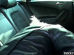 Sexy amateur cunt smashed in the taxi gets cumshot