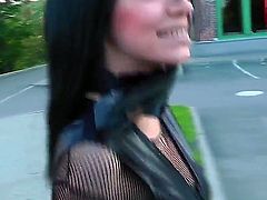 Gothic brunette Zuza enjoys a huge hard pole penetrate her wet pussy in a pick up action