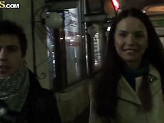 Pretty brunette walks out of a restaurant with her boyfriend to give him a nice blowjob.