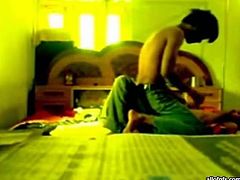Amateur Indian chick is sucking a dick
