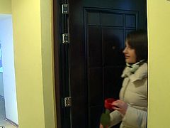 See the perverse brunette teen belle Erica riding her man's dong into kingdom come with her tight pink clam in this hot hardcore video. Then it's time for her face to be spectacularly creamed.