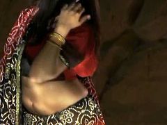 Rather pretty Indian brunette poses in her loose and long traditional gown. Kinky black head with nice tits and big ass is worth watching in Indian Sex Lounge xxx clip, if you’re a fan of sexy and hot Indian gals.