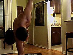 Sexy muscular man shows his sexy hot muscular body and teases his viewers to watch him jerk off his big mard cock in his nice guy cams show