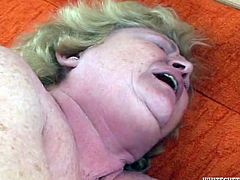Watch exciting Fame Digital sex tube video in which old hoochie enjoys meaty fresh cock. Dude penetrates her old worn out snatch in doggy style and in cowgirl position.