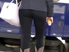 Candid - Sexy Ass In Tight Leggings