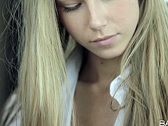 There is something indescribably seductive and sexy in a woman wearing her BF's shirt. This cute blonde teen is having sensual oral sex with her man in the kitchen wearing nothing but white shirt.