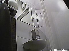 spying on girls in the toilet 77