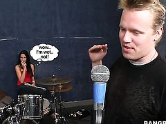 Kortney Kane with round butt takes the pop shot of her dreams