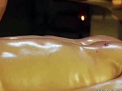 Eros Exotica Gay brings you a hell of a free porn video where you can see how a muscular gay hunk enjoys an oily and wild handjob and a hell of an erotic massage.