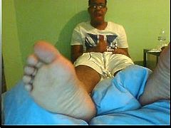 straight men showing feet on webcam