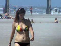 hot milf beach voyeur 9 and 10 huge jiggly tits