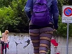 Candid - Bouncing Ass In Tight Leggings