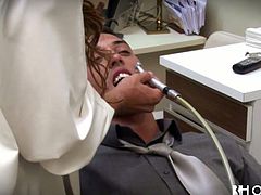 Cum craving dentist babe Erica Fontes fucks her patient Angelo Ferro