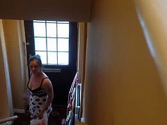 Julie flashes the delivery guy