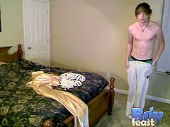 Trace is a young twink and today he is feeling very horne so he decided to masturbate on his webcam. Watch as he starts to stroke his penis to make you feel good too.