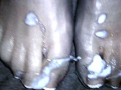im cumming on a pair of nylon french pedicure feet