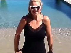Britney Spears gets wet