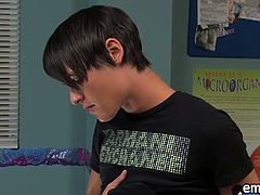 Emo Network brings you a hell of a free porn video where you can see how the kinky twink studs Trey Korbin And Colby London fuck in the classroom while assuming very hot poses.