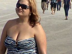 candid milf jiggly jugs at the beach 41