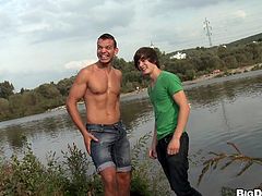 Kinky gays Dee and Justin are fishing on a pond. The twink pleases his handsome muscular BF with a blowjob and allows the stud to drill his bumhole from behind.