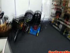 Amateur straight on knees blowing pawn broker