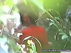 Voyeur 4 You brings you a hell of a free porn video where you can see how this hot brunette slut gets banged hard outdoors while assuming very hot poses.