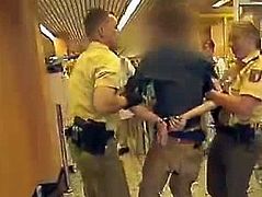 Junge Polizistin hat einen geilen Arsch - Hot Police Ass