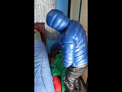 Punheta e gozada na jaqueta - Cum down Jacket