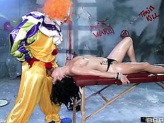 Bill Bailey explores the depth of unthinkably hot Veruca Jamess throat with his rod