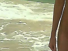 Minitas nudistas locas mostrando sus conchitas peludas