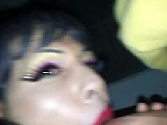 mamando a hombre besos