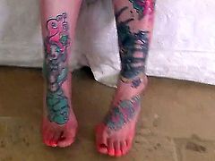 Blonde with tattoos big tits fuck. Hollie is new in town and wants to try out porn. Today is her lucky day and she has been invited to a promo shoot.