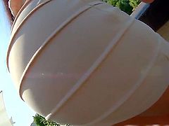 In order to please herself April Blue doesnt necessarily need a shlong to go inside her kitty. Theres another way of doing it and thats to use a vibrator for the same purpose.