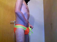 in meiner orangen badehose