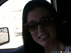 India Summer gives yum-yum blowjob in the car