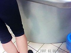 Milf ass in leggings at mall