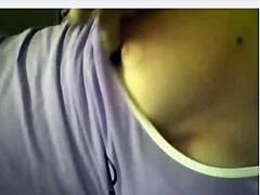 720camscom She plays with her tits on webcam