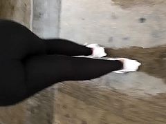 Ghetto booty in black yoga pants