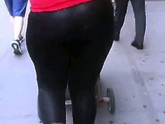 Vpl booty in shiny leggings