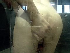 dans la douche