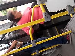 Abuela mega culona en bus