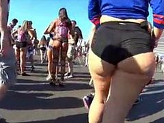 Hot ass exposed in public