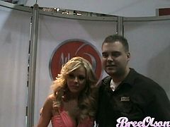 Magnetic blonde Bree Olson loves meeting fans and signing autographs