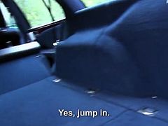 Hot slut Jessie Sinclair gives a strange a nice blowjob right in his car