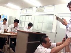Japanese teacher was fingered hard by the headmaster, while teaching in classroom. The classroom is full of male students, but all of them are busy with their works. Hiding under the desk, headmaster removed Iioka's panties and fingered her pussy. Facial expressions of Iioka Kanako (Teacher) are too tempting.