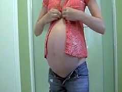www.fapfaplers.top a 21 yr old pregnant wearing her clothes