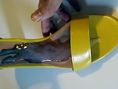 Shoejob cumming in wife's yellow high-heel sandals