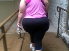 Huge ass on spotted at the gym