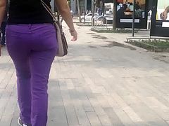 Phat ass white girl in purple jeans, culo gordo